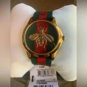 Gucci Timeless Marche De Merveille 126.4/ya126487b Quartz Men's